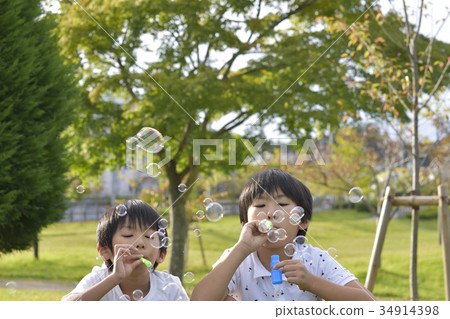 Brothers playing with Shabon jade Brothers playing with Shabon jade 34914398