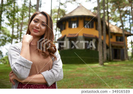 Woman in front yard 34916589