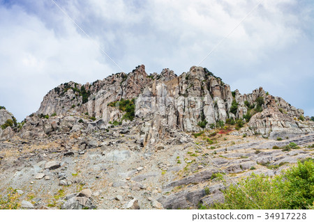 view eroded rocks of Demerdzhi Mountain from park 34917228