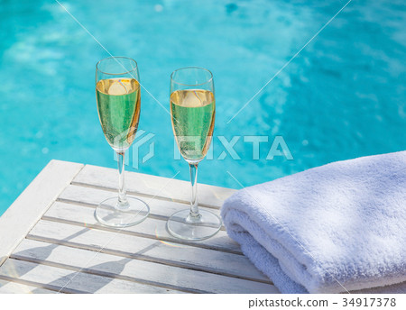Champagne at the pool Champagne at the pool 34917378