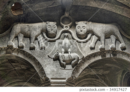 Mysterious sculptures of two lions on the chain on 34917427