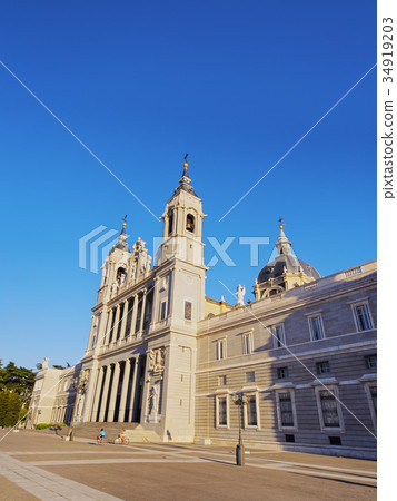 Almudena Cathedral in Madrid 34919203