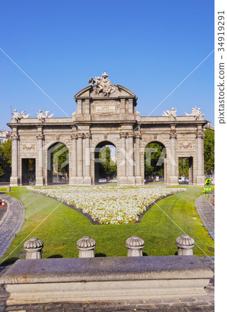 Puerta de Alcala in Madrid Puerta de Alcala in Madrid 34919291