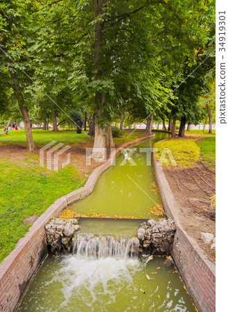 Retiro Park in Madrid 34919301