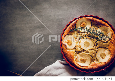 Apple pie with caramel chestnut cream 34921061