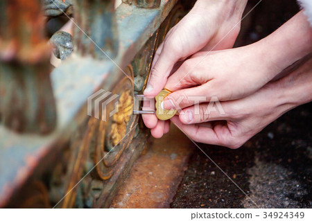 The lock in hands of newlyweds The lock in hands of newlyweds 34924349