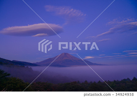 Hanging clouds and Mt. Fuji Yamanakako village panorama stand autumn Hanging clouds and Mt. Fuji Yamanakako village panorama stand autumn 34924938