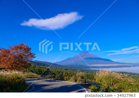 Mt. Fuji from Mt. Yamanaka panorama stand Clouds and clouds hanging image of autumn Mt. Fuji from Mt. Yamanaka panorama stand Clouds and clouds hanging image of autumn 34927963