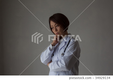 Falling doctor Female doctor 34929134