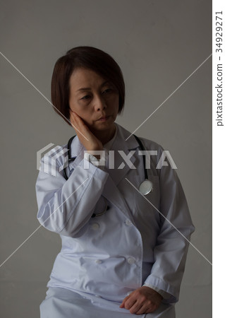 Falling doctor Female doctor 34929271