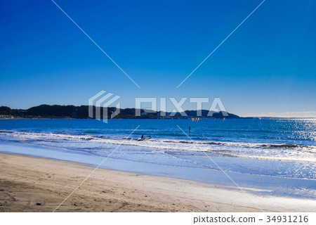 神奈川縣鎌倉市面向相模灣的由比濱海灘 神奈川縣鎌倉市面向相模灣的由比濱海灘 34931216