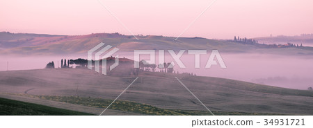 Morning fog view on farmhouse in Tuscany, Italy Morning fog view on farmhouse in Tuscany, Italy 34931721