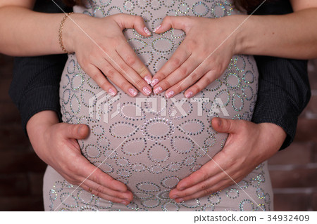 Pregnant lady woman posing with her husband Pregnant lady woman posing with her husband 34932409