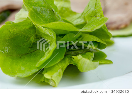 Green salad and tongue 34932680