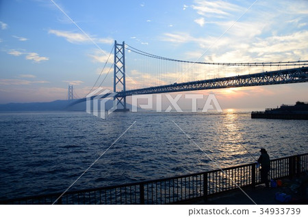 Akashi Kaikyo Bridge 34933739