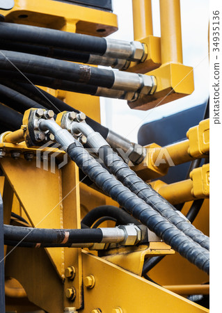 hydraulics tractor yellow. hydraulics tractor yellow. 34935136