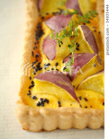 Satsuma Kishi quiche (vertical position) Satsuma Kishi quiche (vertical position) 34935444