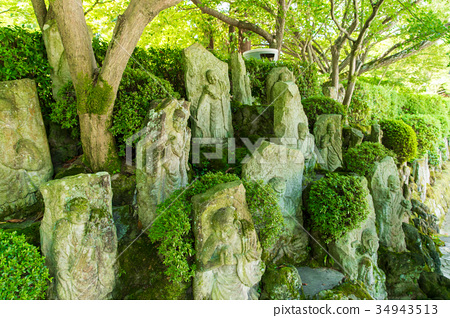 图库照片: 石佛像 苔藓 兴产寺