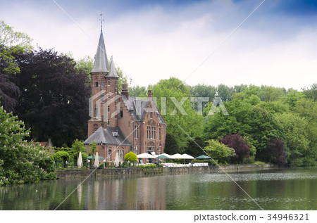 Lake minnewater on the outskirts of Bruges 34946321
