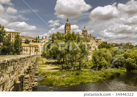 roman bridge and old and new cathedral salamanca 34946322