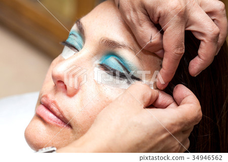 Removing the masking tape used to create cat eyes Removing the masking tape used to create cat eyes 34946562