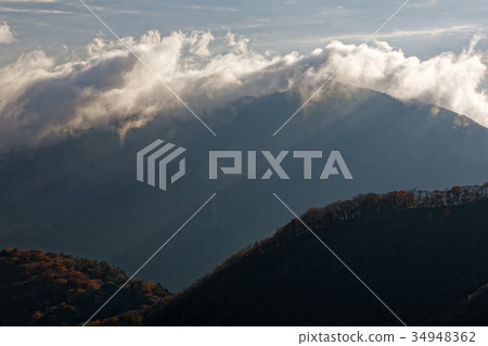 Oyama with clouds hanging from the Tanzawa Omotehon 34948362