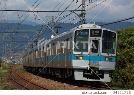 Odakyu train 1000 form to speed on Ashigaraji 34951738