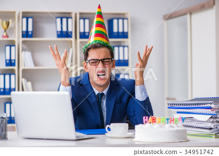 Man celebrating birthday in the office 34951742