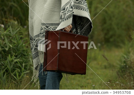 Women Women travel alone travel 34953708