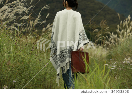 Women Women travel alone travel 34953808