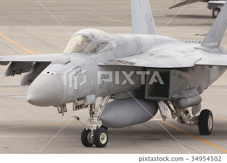 US Navy carrier-based F / A-18E super Hornet fighter aircraft landing on the airfield 34954502