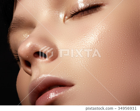 Beauty girl. Cosmetics & makeup. Beauty woman 34956931