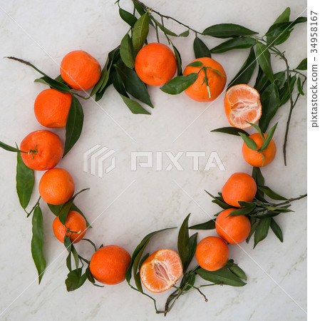wreath of juicy mandarins 34958167