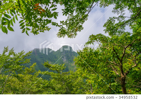 Karasugayama (Kotoura-cho, Tohaku-gun, Tottori Prefecture) seen from the mountain trail *There is shooting position information in the comment section of the work Karasugayama (Kotoura-cho, Tohaku-gun, Tottori Prefecture) seen from the mountain trail *There is shooting position information in the comment section of the work 34958532
