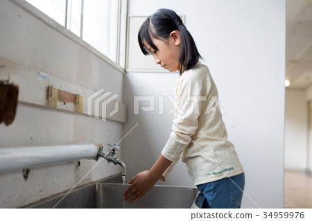 Primary school water tap 34959976