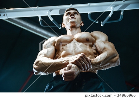 Brutal Caucasian bodybuilder training chest in gym Brutal Caucasian bodybuilder training chest in gym 34960966