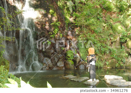 Head towards the monk waterfall 34961276