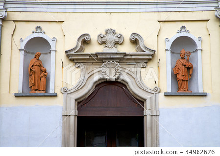 church door italy lombardy shield statue church door italy lombardy shield statue 34962676