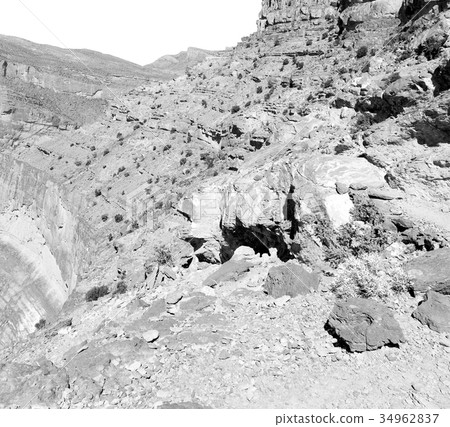 in oman the old mountain gorge and canyon in oman the old mountain gorge and canyon 34962837