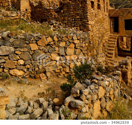in oman mountain the old abandoned in oman mountain the old abandoned 34962839