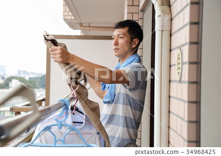男士洗衣乾燥陽台 34968425