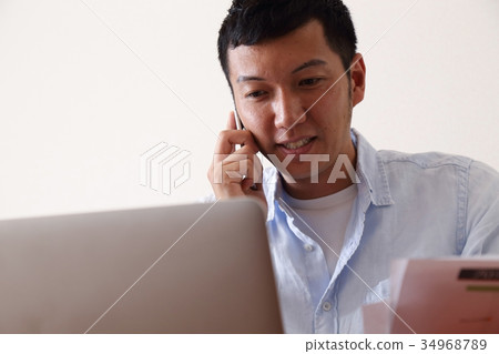 男性在家工作 男性在家工作 34968789
