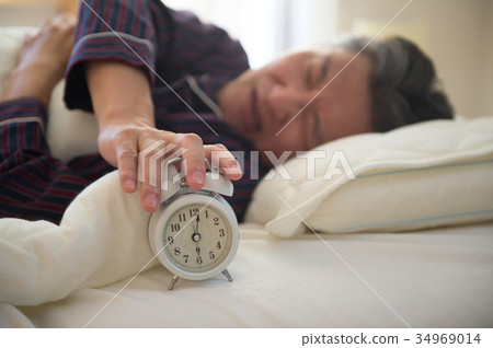 Middle men who stop the alarm clock wake up Sleeping shortage 34969014