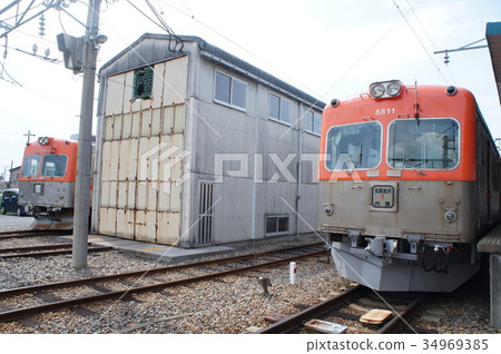 北陸鐵道系列8000(8811 Uchisu站)前Keio系列3000 北陸鐵道系列8000(8811 Uchisu站)前Keio系列3000 34969385