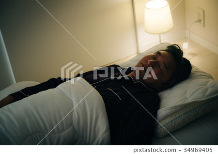 Sleeping middle men Sleeping middle men 34969405
