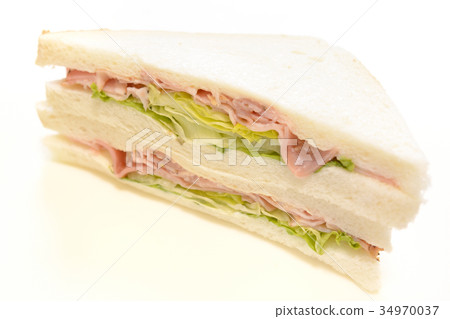 Delicious pastrami pork sandwich 34970037