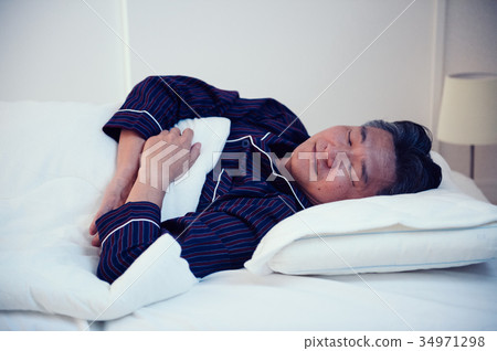 睡覺的中間人 34971298