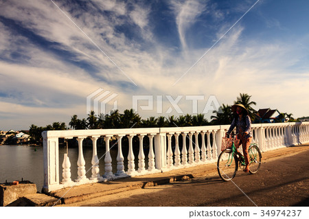 Local woman is on the way to home, Quang Nam 34974237