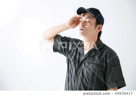 Male of mechanic Male of mechanic 34976417