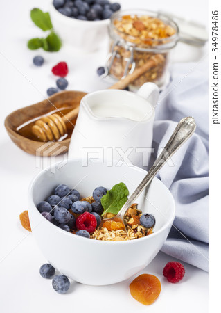 Healthy breakfast 34978486
